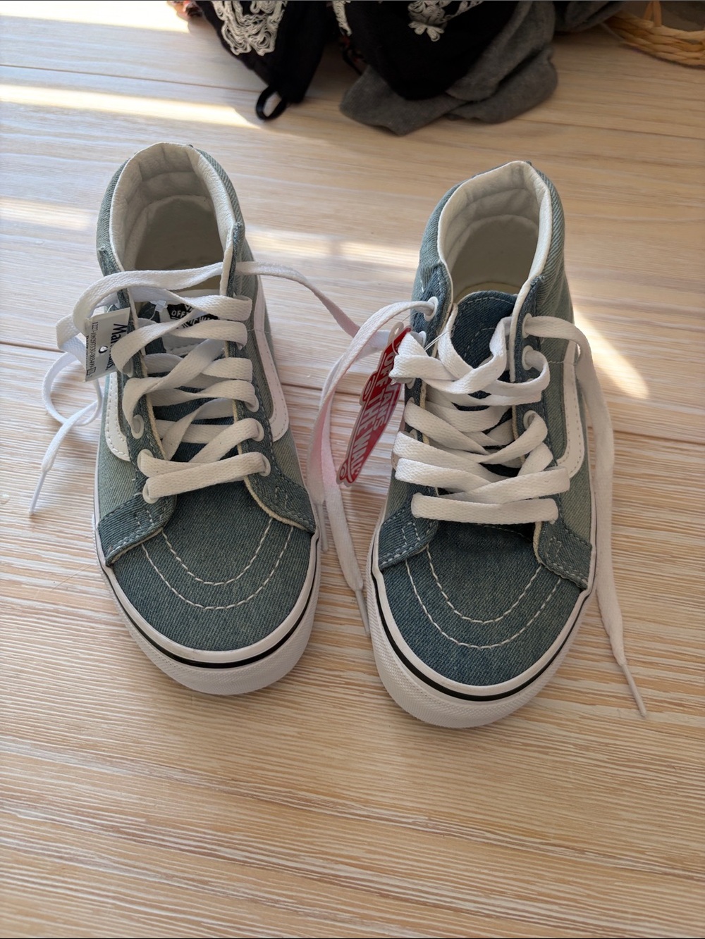 Womens High-Top Canvas Sneakers 2 tone blue - Classic Lace-Up Style nwt size 5